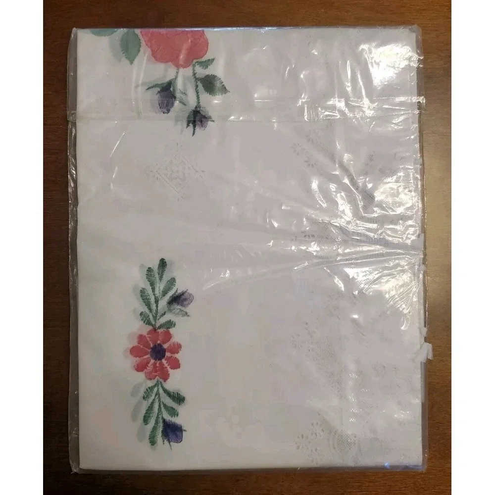 NEW Vintage Vinyl Floral‎ Roses and Lace Tablecloth 54 x 72 Granny Core